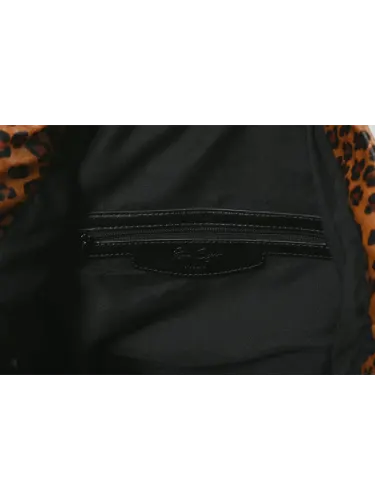 Borsa a mano Romeo Gigli Milano, in PU nero con inserti leopardati, ideale per look casual e urban. 4