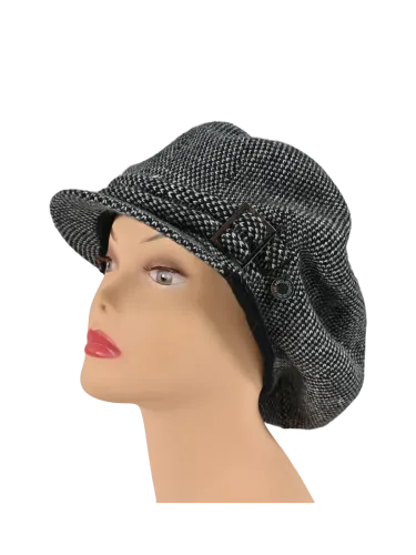 Cappello da donna Romeo Gigli Milano nero con fibbia argento sul lato. Stile elegante per look casual e urbano. 1
