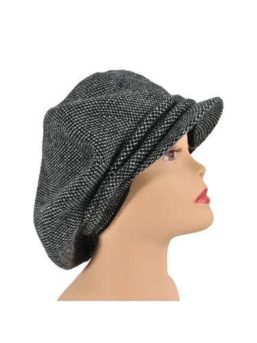Cappello da donna Romeo Gigli Milano nero con fibbia argento sul lato. Stile elegante per look casual e urbano. 2