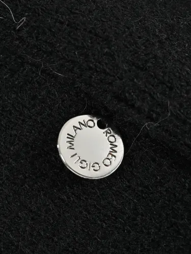 Basco da donna Romeo Gigli Milano nero in maglia morbida, adatto per look casual o eleganti. 3