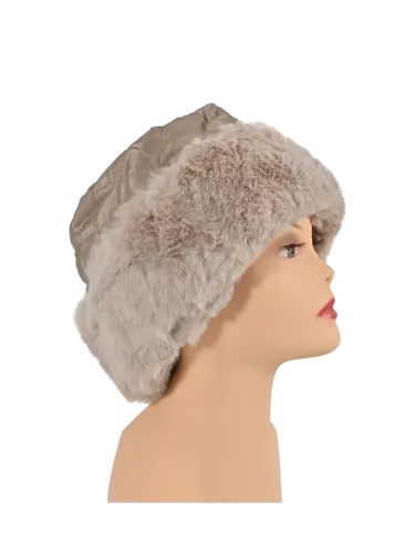 Cappello donna Romeo Gigli Milano trapuntato color fango, stile colbacco con bordo in ecopelliccia, comodo ed avvolgente. 3